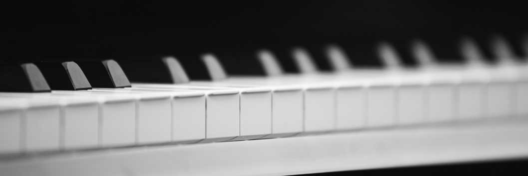 Casque Réalistes Avec Des Notes De Musique Et Un Piano Banque D