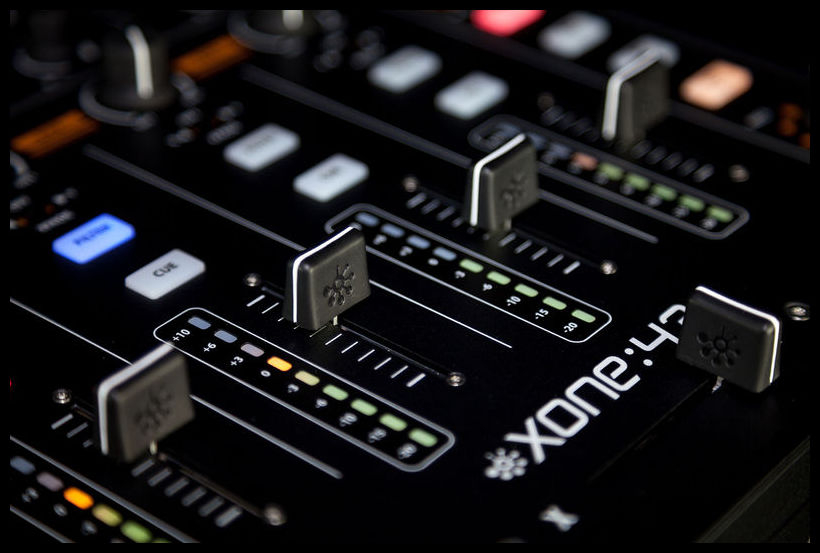 Allen & Heath Xone:43 - Mixer DJ - Variation 8