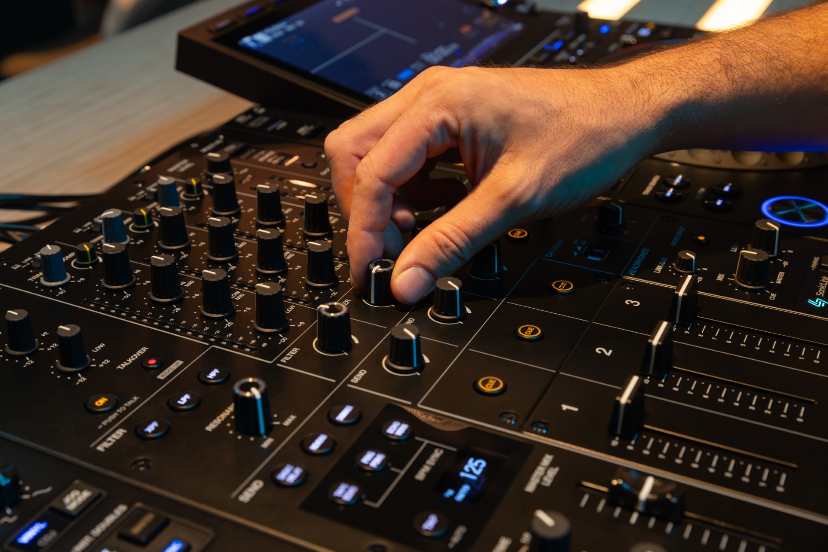 Alphatheta Djm-v5 - Mixer DJ - Variation 14