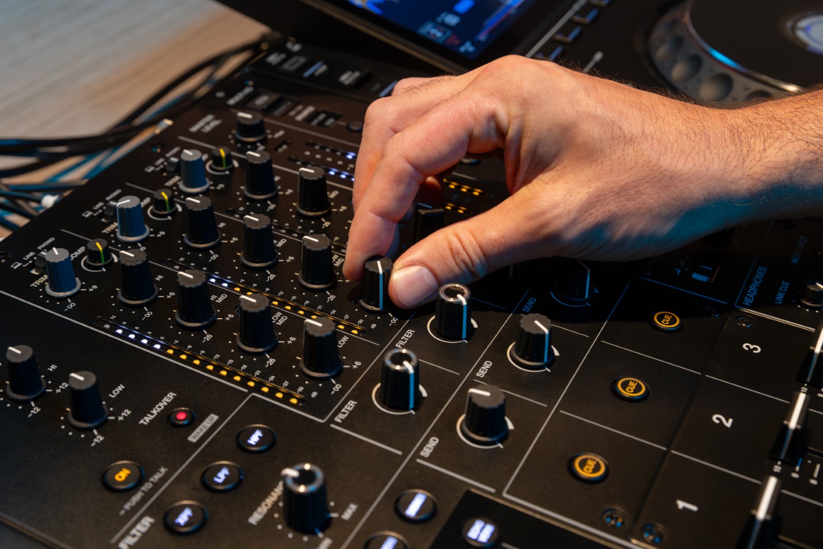 Alphatheta Djm-v5 - Mixer DJ - Variation 17