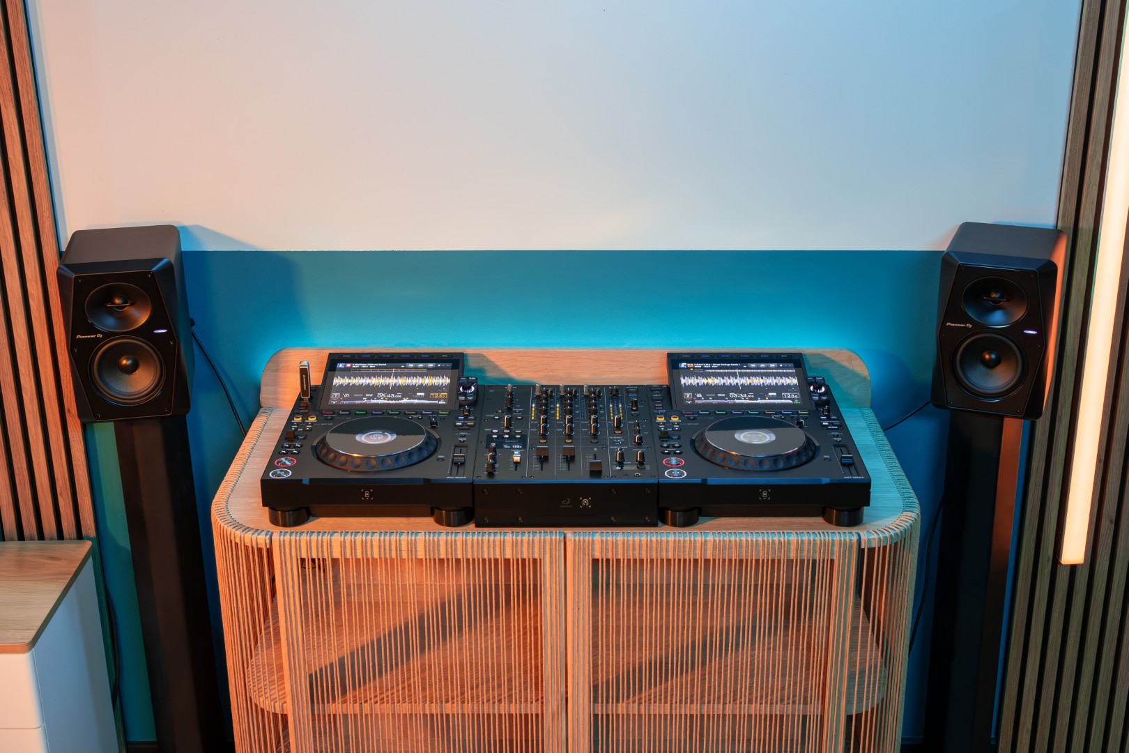 Alphatheta Djm-v5 - Mixer DJ - Variation 20