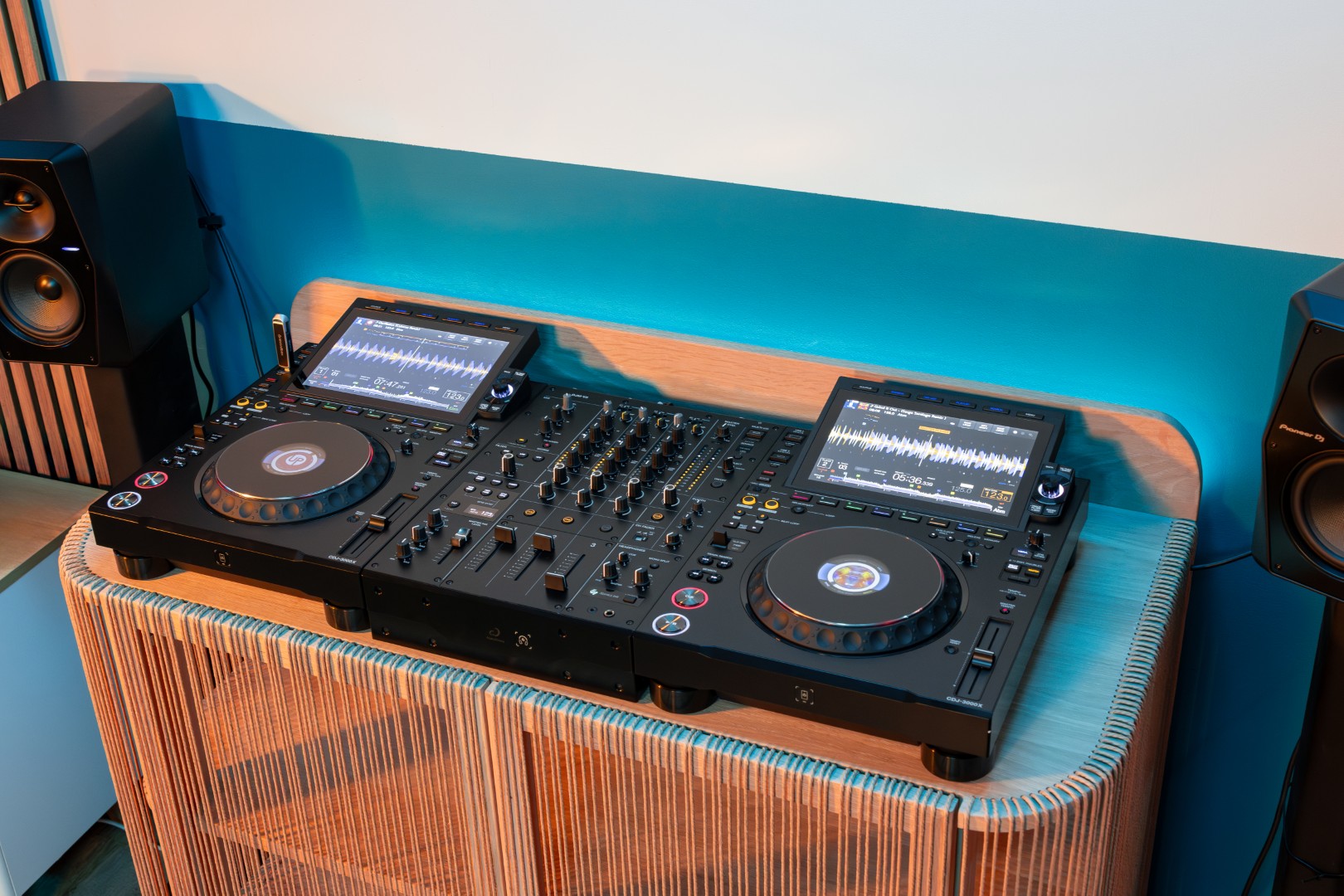 Alphatheta Djm-v5 - Mixer DJ - Variation 21