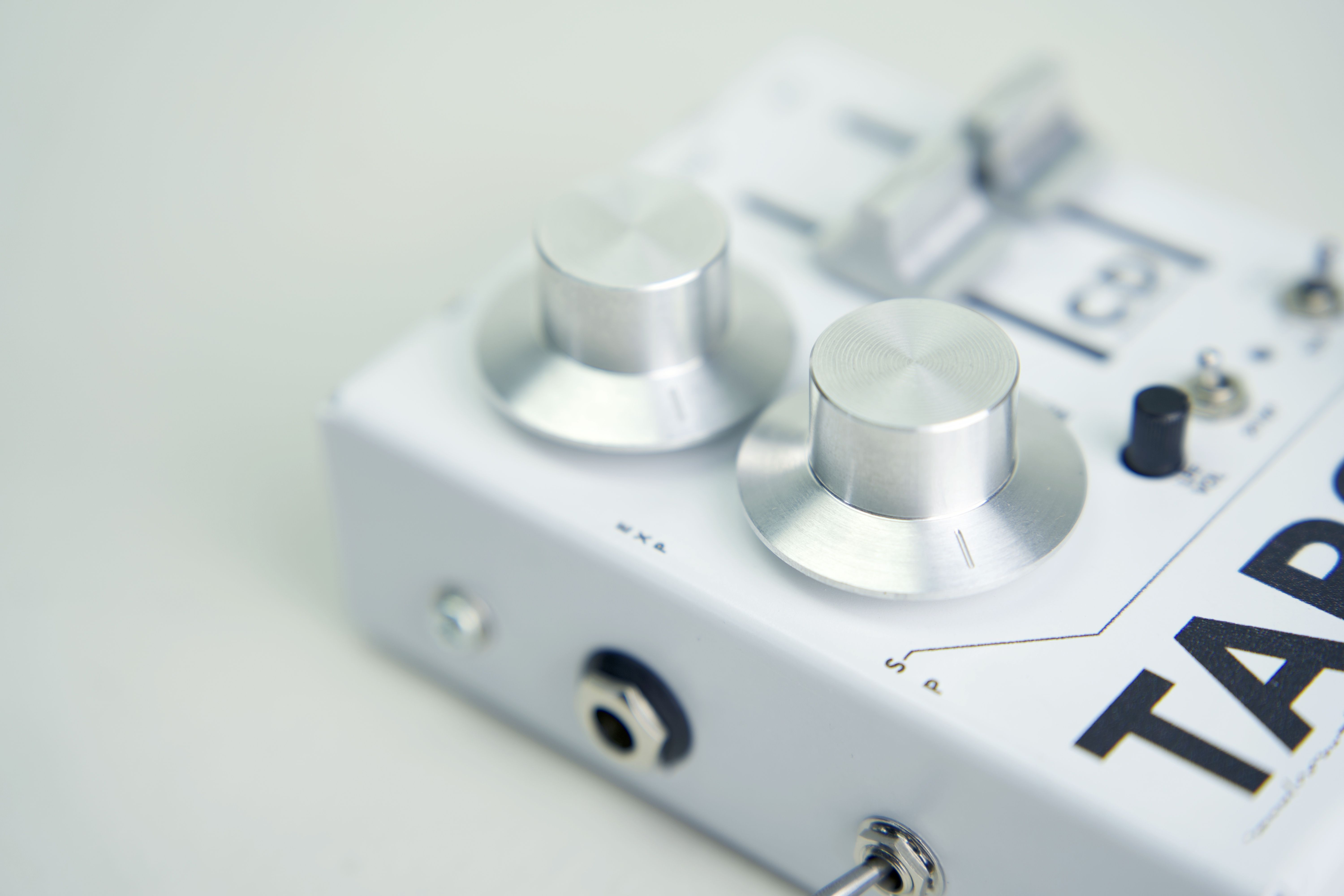 Collision Devices Tars Synth Fuzz Silver On White - Pedal overdrive / distorsión / fuzz - Variation 1