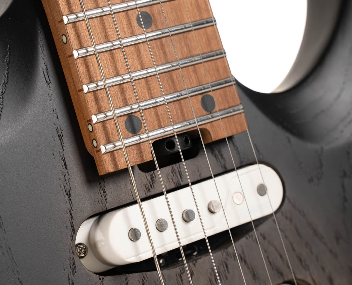 Cort X700 Triality Hss Fishman Fluence Trem Mn - Open Pore Black Burst - Guitarra eléctrica con forma de str. - Variation 4