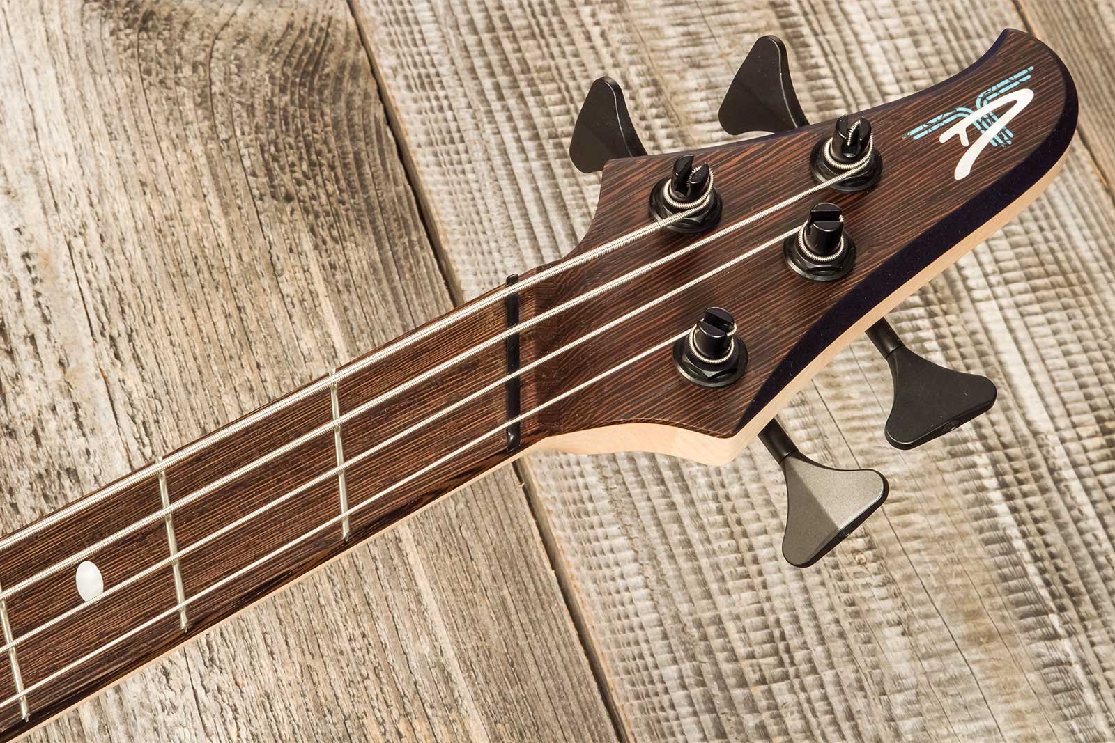 Dingwall Custom Shop D-roc 4c 3-pickups Wen #6982 - Purple To Faded Black - Bajo eléctrico de cuerpo sólido - Variation 6
