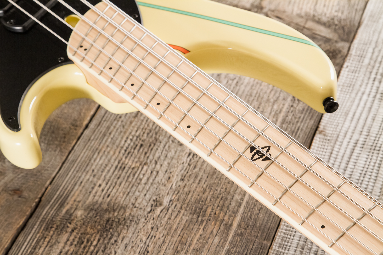 Dingwall John Taylor Rio Dream Jt3 5c Ltd Signature 3pu Active Mn - Creme - Bajo eléctrico de cuerpo sólido - Variation 8