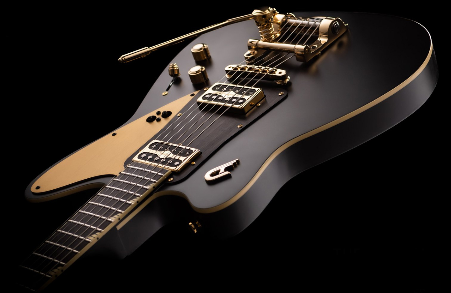 Duesenberg Falken Tremolo 2h Rw - Matte Black & Gold - Guitarra electrica retro rock - Variation 2