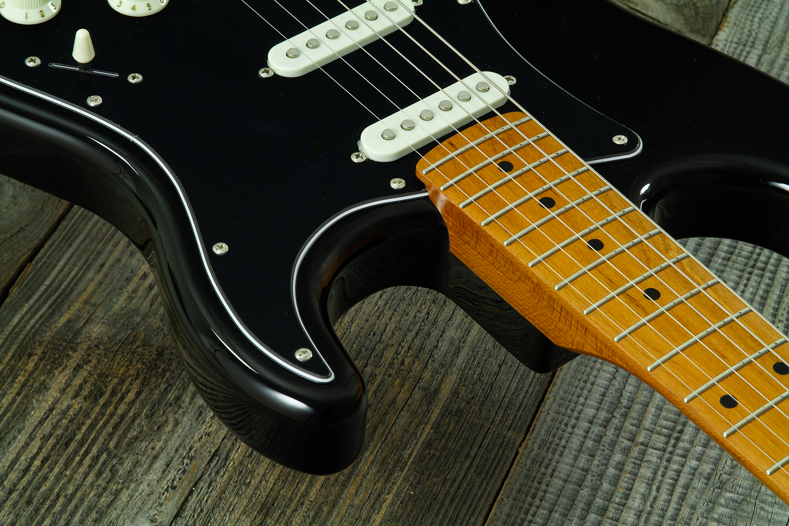 Eastone St150r-blk-rw Hss Trem Mn - Black - Guitarra eléctrica con forma de str. - Variation 4