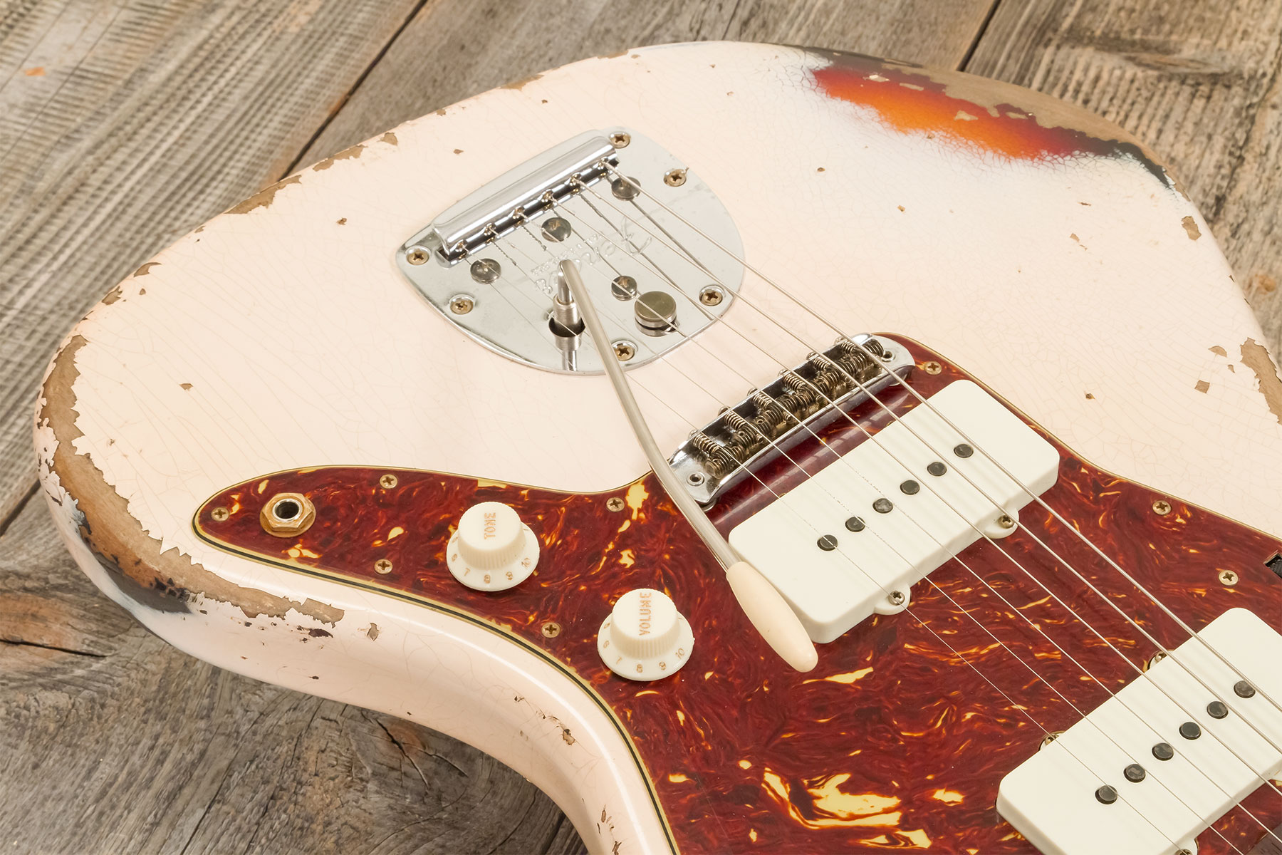 Fender Custom Shop Jazzmaster 1962 2s Trem Rw #r133709 - Heavy Relic Shell Pink O. 3-color Sunburst - Guitarra electrica retro rock - Variation 4