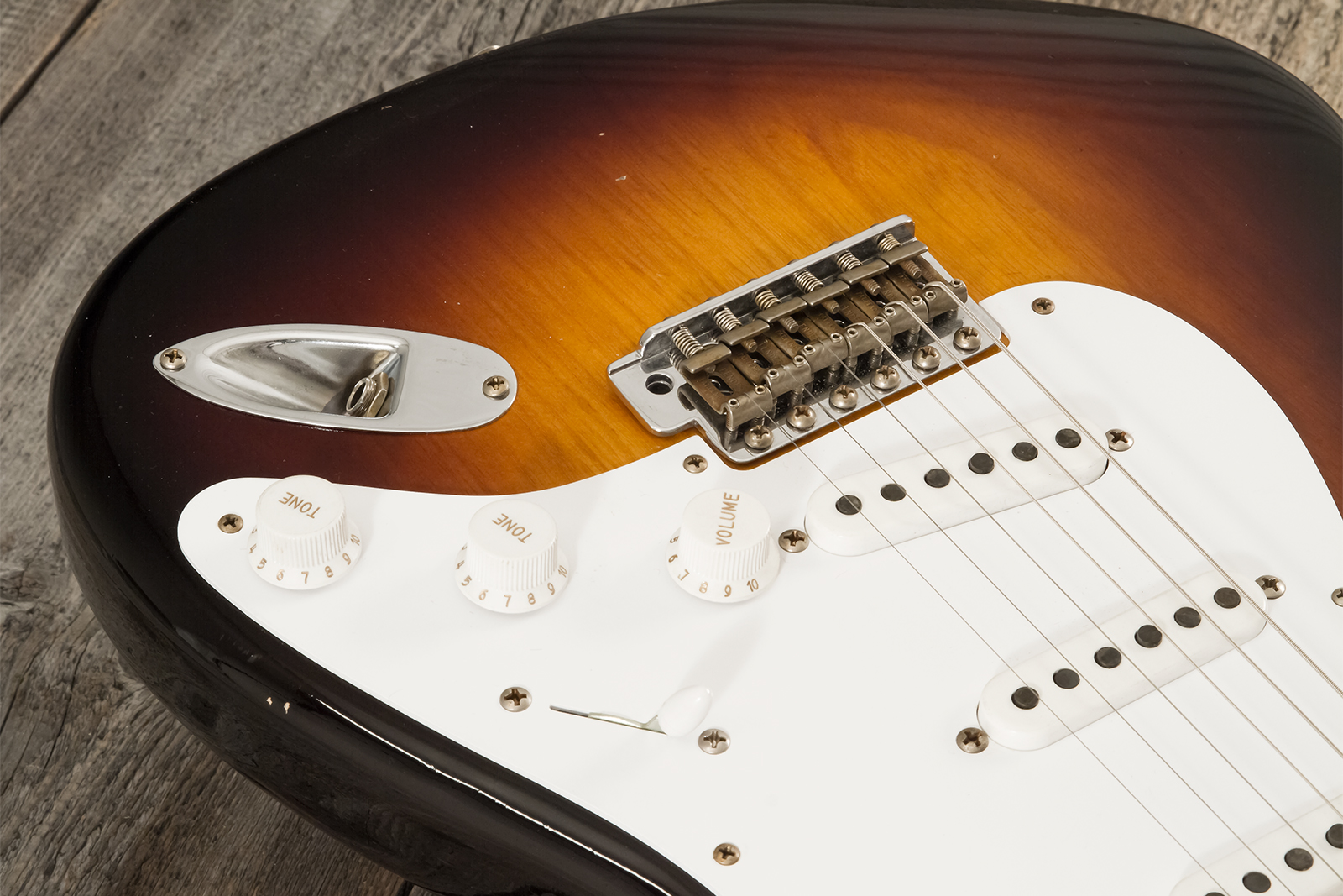 Fender Custom Shop Strat 1954 70th Anniv. 3s Trem Mn #xn4241 - Journeyman Relic Wide-fade 2-color Sunburst - Guitarra eléctrica con forma de str. - Va