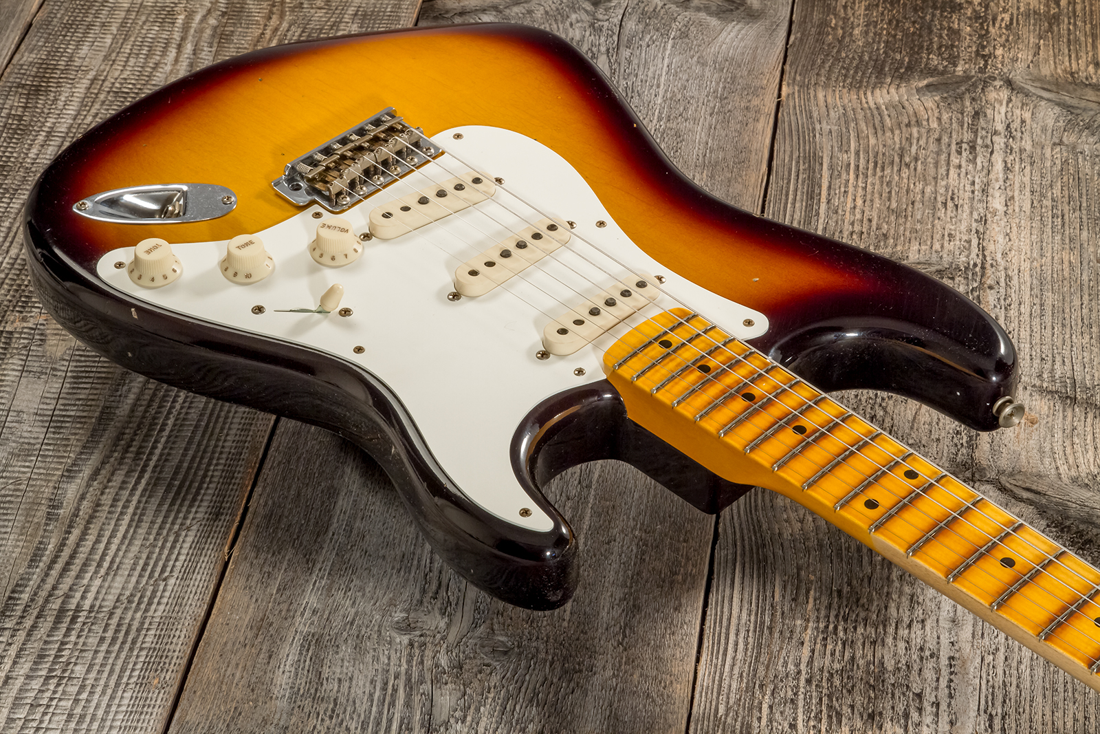 Fender Custom Shop Strat 1956 3s Trem Mn #cz570281 - Journeyman Relic Aged 2-color Sunburst - Guitarra eléctrica con forma de str. - Variation 2