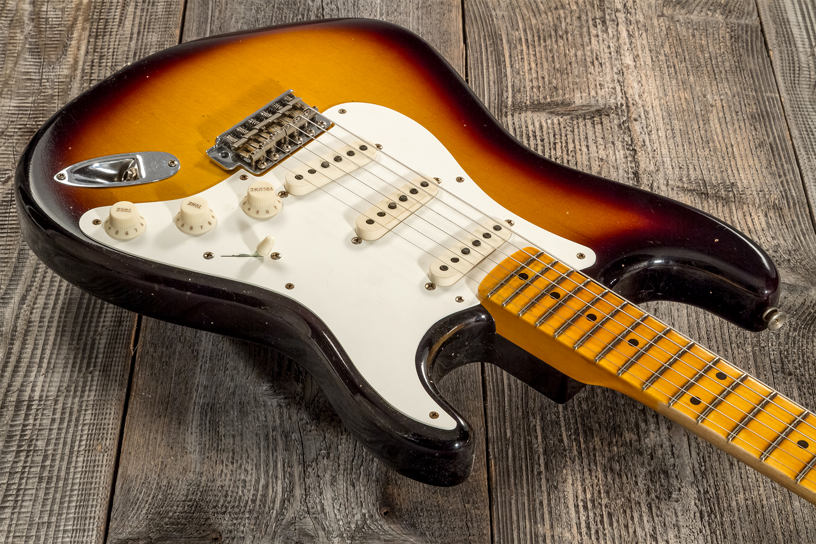 Fender Custom Shop Strat 1956 3s Trem Mn #cz571884 - Journeyman Relic Aged 2-color Sunburst - Guitarra eléctrica con forma de str. - Variation 2