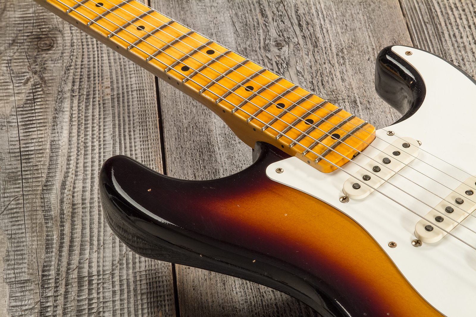 Fender Custom Shop Strat 1956 3s Trem Mn #cz571884 - Journeyman Relic Aged 2-color Sunburst - Guitarra eléctrica con forma de str. - Variation 3
