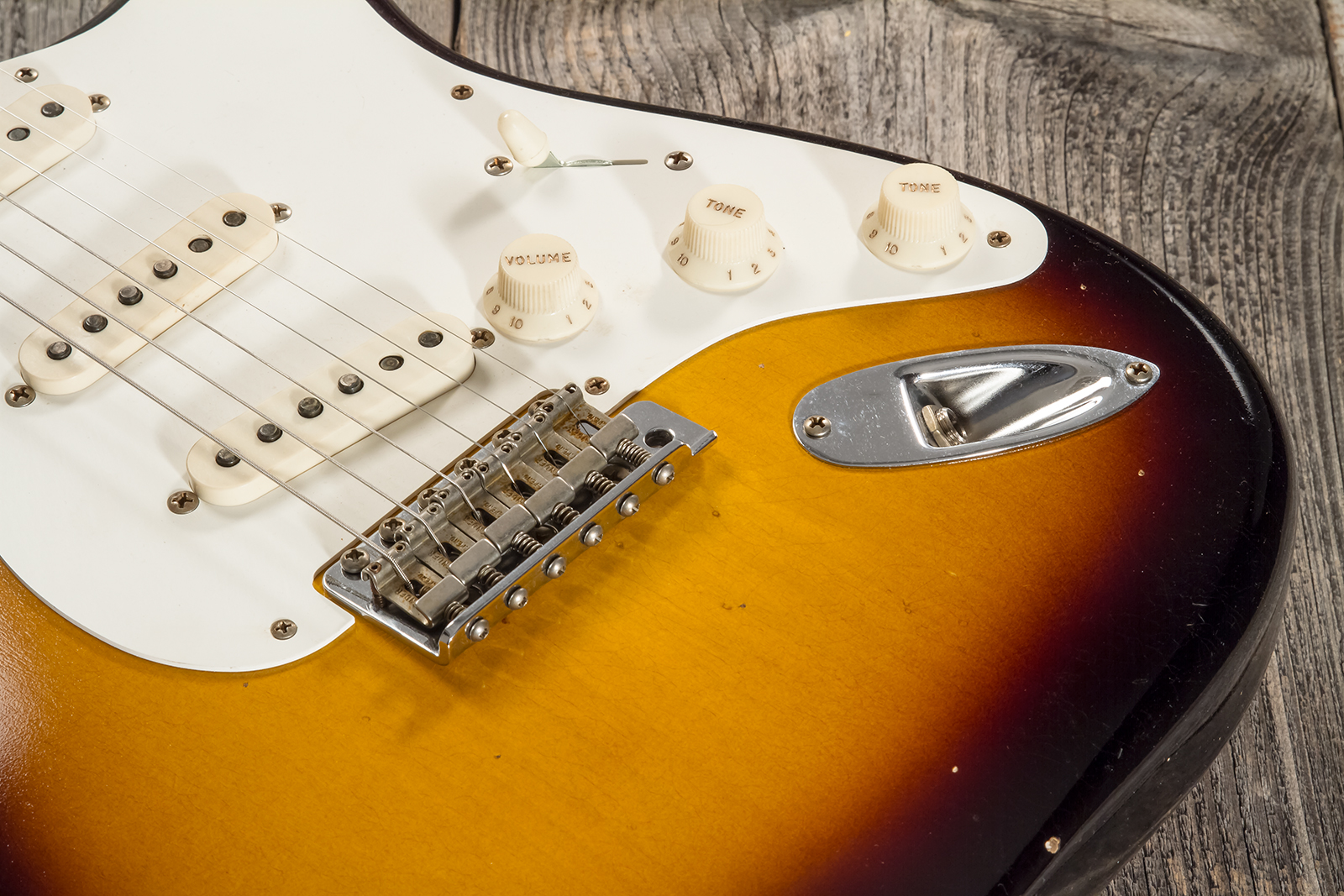Fender Custom Shop Strat 1956 3s Trem Mn #cz571884 - Journeyman Relic Aged 2-color Sunburst - Guitarra eléctrica con forma de str. - Variation 5