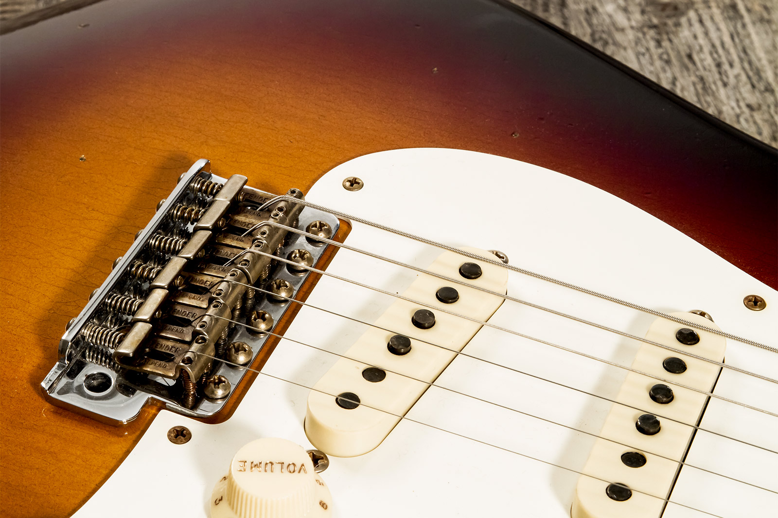 Fender Custom Shop Strat 1957 3s Trem Mn #cz571791 - Relic Wide Fade 2-color Sunburst - Guitarra eléctrica con forma de str. - Variation 4