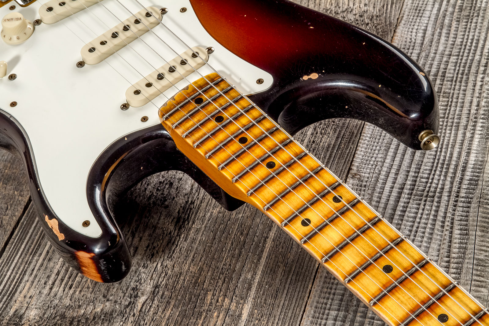 Fender Custom Shop Strat 1957 3s Trem Mn #cz575421 - Relic 2-color Sunburst - Guitarra eléctrica con forma de str. - Variation 4
