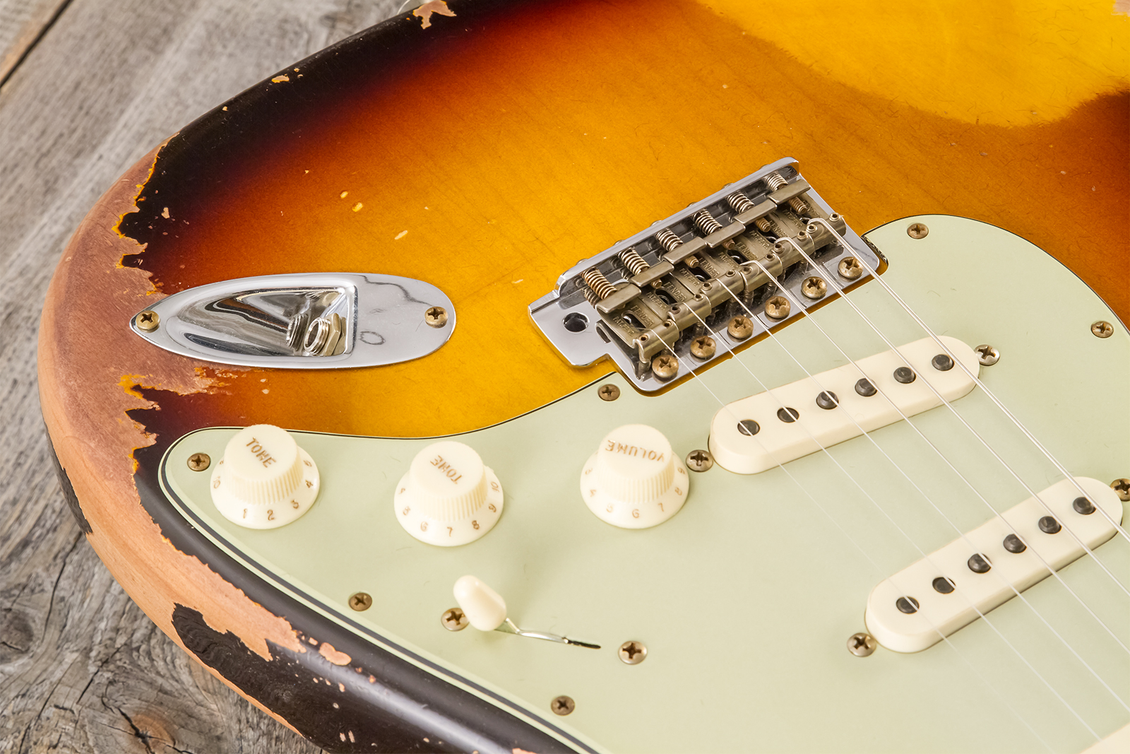 Fender Custom Shop Strat 1959 3s Trem #cz583182 - Super Heavy Relic Chocolate 3-color Sunburst - Guitarra eléctrica con forma de str. - Variation 4