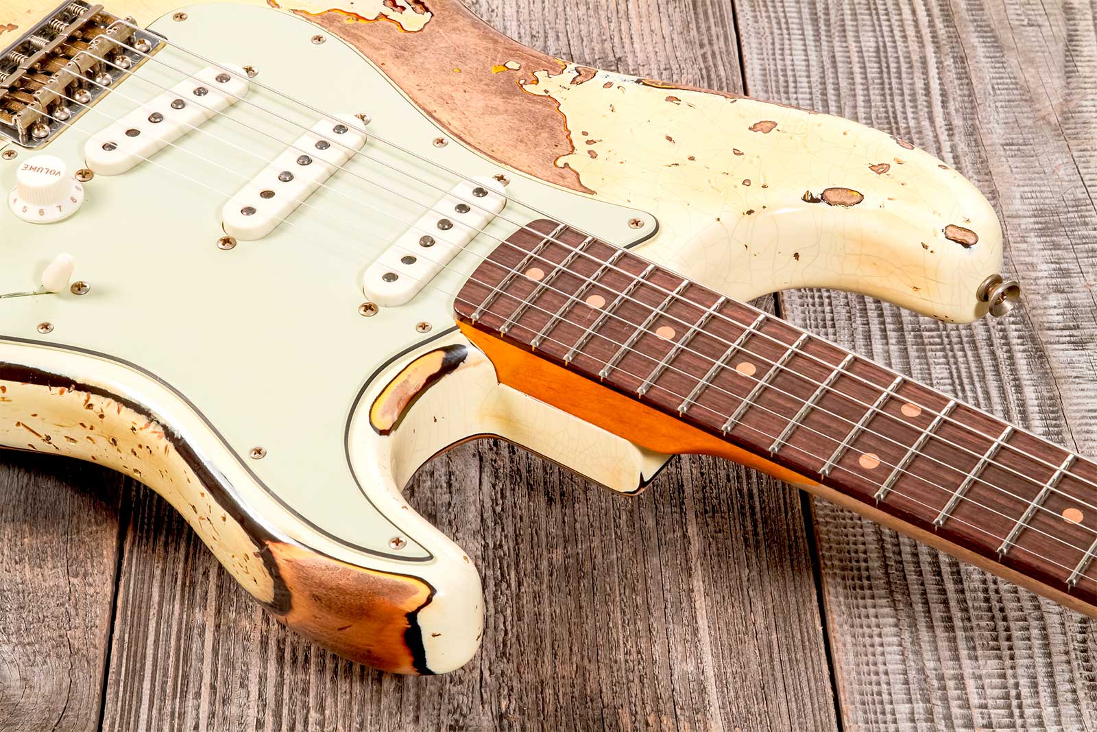 Fender Custom Shop Strat 1959 3s Trem Rw #cz576436 - Super Heavy Relic Vintage White O. 3-color Sunburs - Guitarra eléctrica con forma de str. - Varia