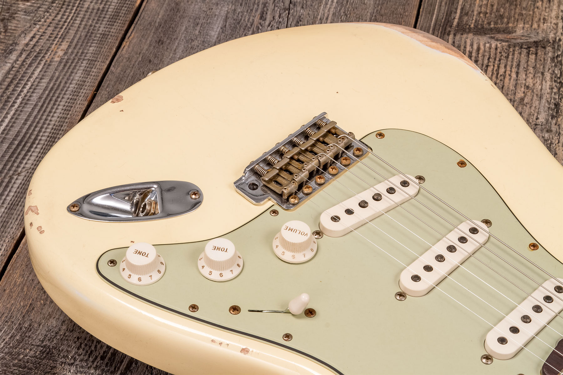 Fender Custom Shop Strat 1959 3s Trem Rw #r133842 - Relic Antique Vintage White - Guitarra eléctrica con forma de str. - Variation 4