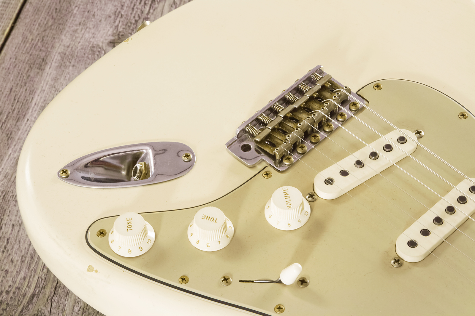 Fender Custom Shop Strat 1959 Masterbuilt D.brown 3s Trem Rw #r143697 - Journeyman Relic Vintage White - Guitarra eléctrica con forma de str. - Variat