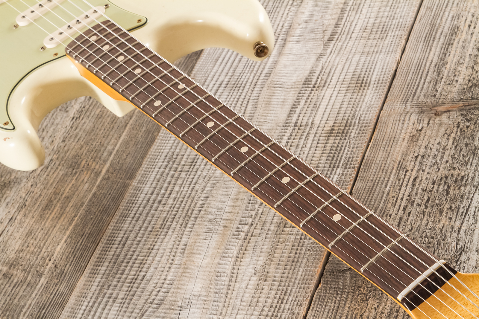 Fender Custom Shop Strat 1959 Masterbuilt D.brown 3s Trem Rw #r143697 - Journeyman Relic Vintage White - Guitarra eléctrica con forma de str. - Variat