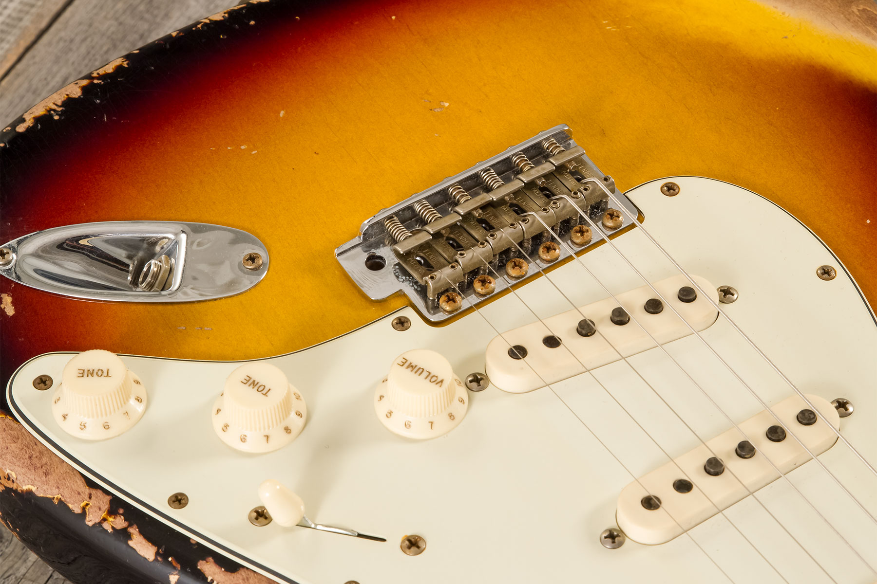 Fender Custom Shop Strat 1960 3s Trem Rw #cz578789 - Heavy Relic 3-color Sunburst - Guitarra eléctrica con forma de str. - Variation 4
