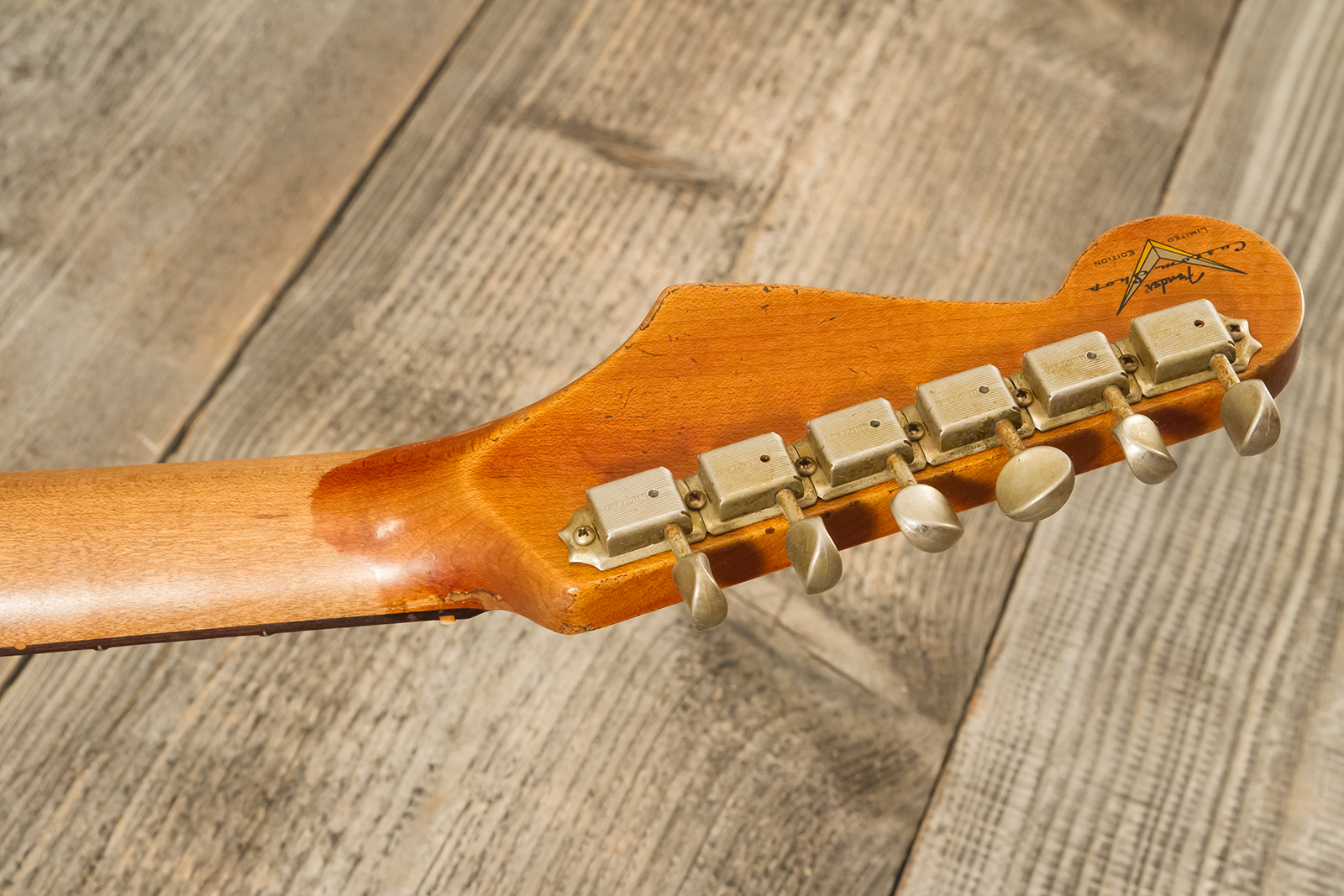 Fender Custom Shop Strat 1960 Roasted 3s Trem Rw #cz581166 - Super Heavy Relic Black O. 2-color Sunburst - Guitarra eléctrica con forma de str. - Vari