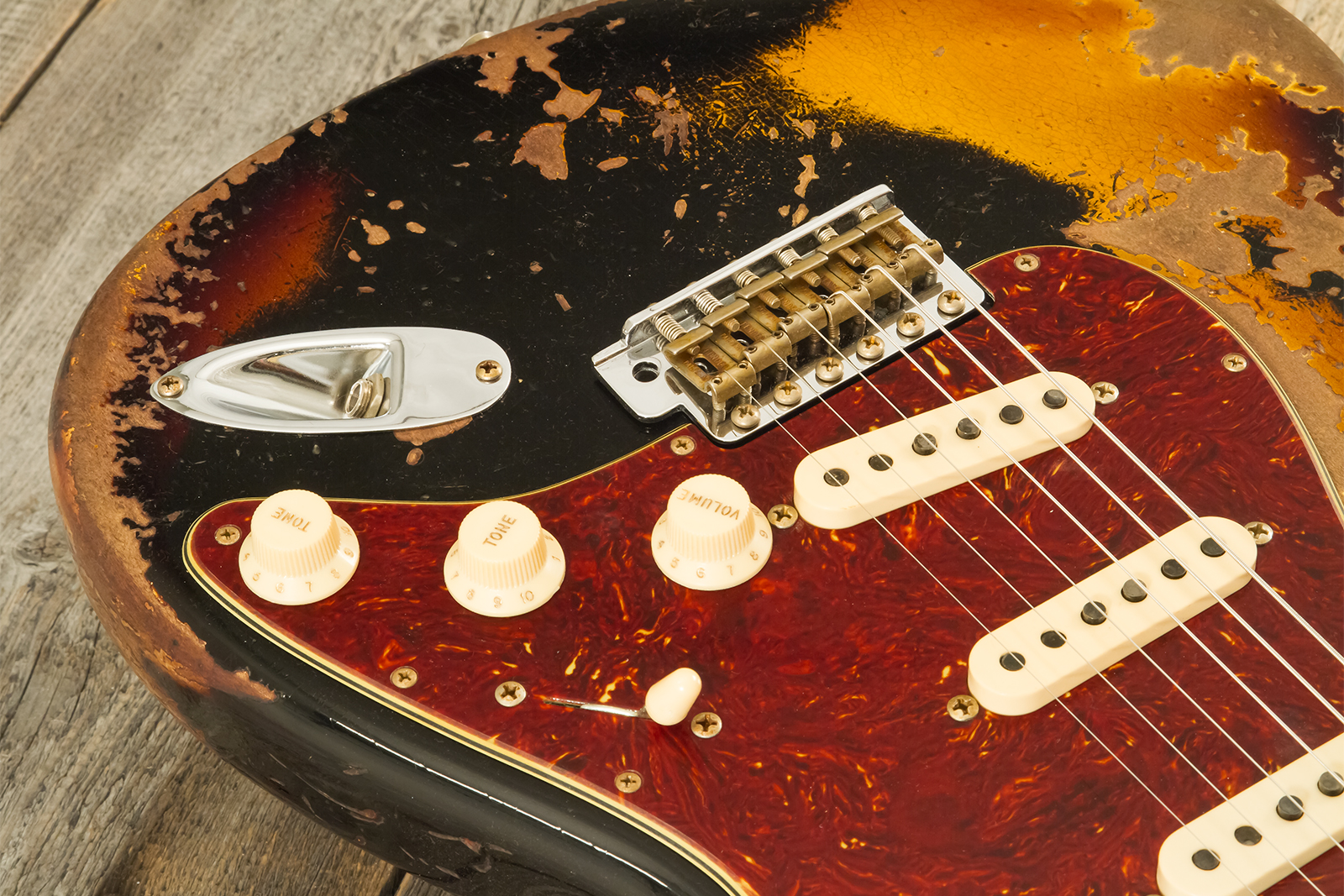 Fender Custom Shop Strat 1960 Roasted 3s Trem Rw #cz581166 - Super Heavy Relic Black O. 2-color Sunburst - Guitarra eléctrica con forma de str. - Vari