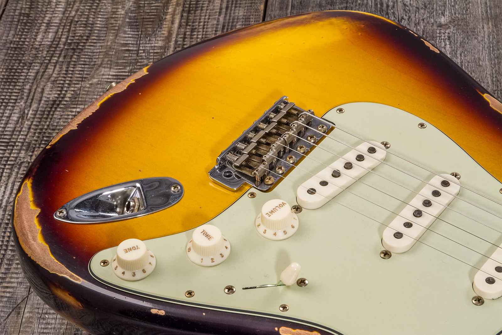 Fender Custom Shop Strat 1961 3s Trem Rw #cz573663 - Heavy Relic Aged 3-color Sunburst - Guitarra eléctrica con forma de str. - Variation 4
