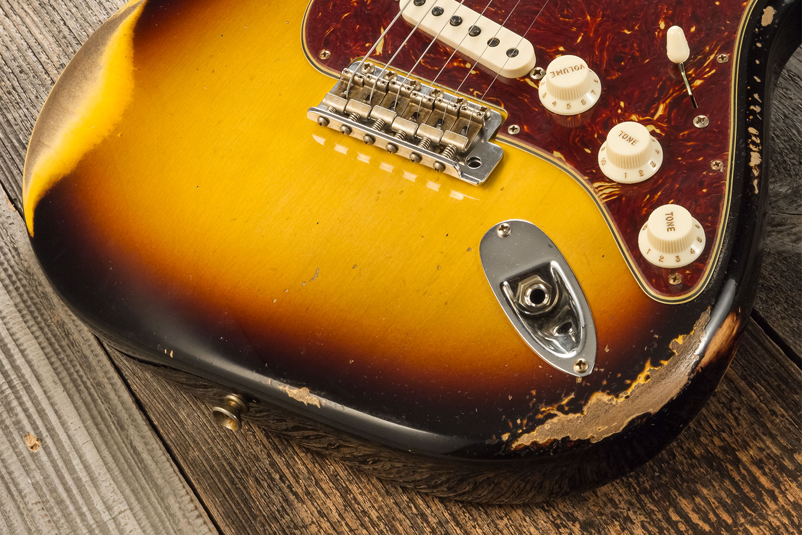 Fender Custom Shop Strat 1961 3s Trem Rw #cz575233 - Heavy Relic 3-color Sunburst - Guitarra eléctrica con forma de str. - Variation 4