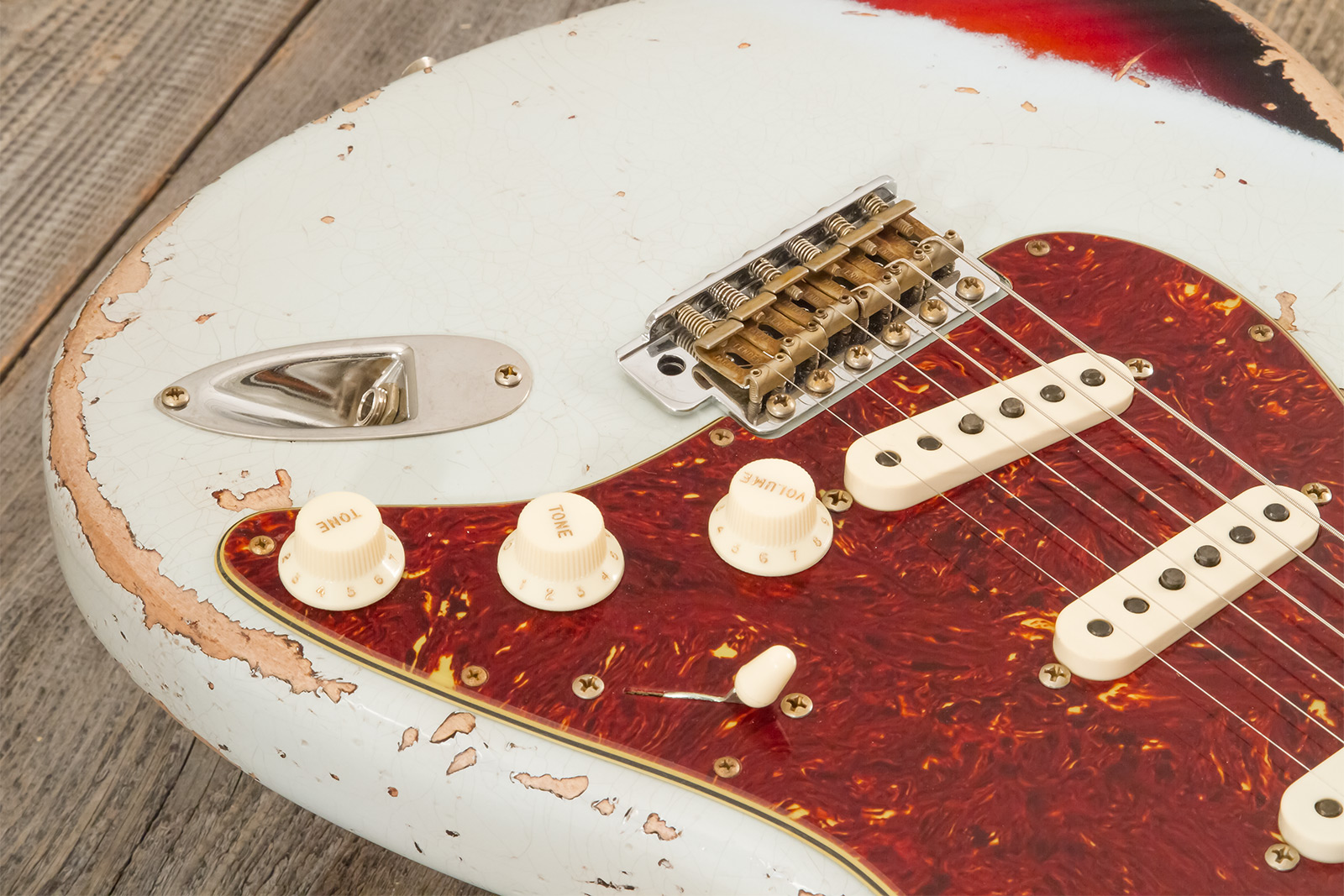 Fender Custom Shop Strat 1961 3s Trem Rw #cz580999 - Heavy Relic Sonic Blue O. 3-color Sunburst - Guitarra eléctrica con forma de str. - Variation 4