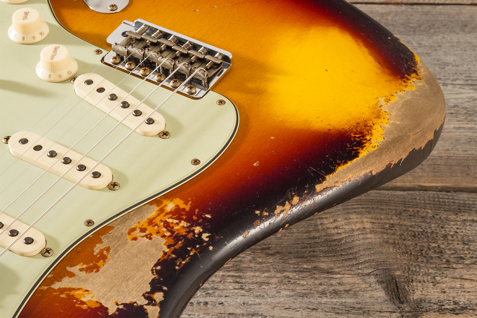 Fender Custom Shop Strat 1961 Bone Tone 3s Trem #cz584251 - Super Heavy Relic 3-color Sunburst - Guitarra eléctrica con forma de str. - Variation 3