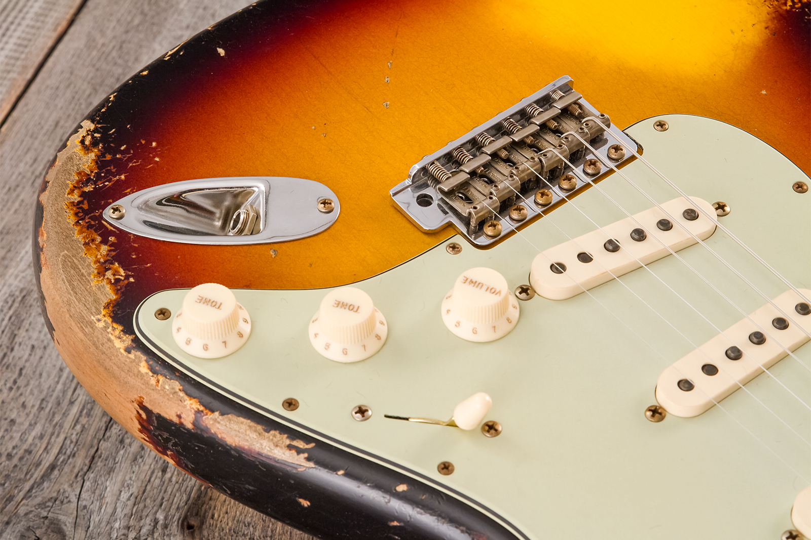 Fender Custom Shop Strat 1961 Bone Tone 3s Trem #cz584251 - Super Heavy Relic 3-color Sunburst - Guitarra eléctrica con forma de str. - Variation 4