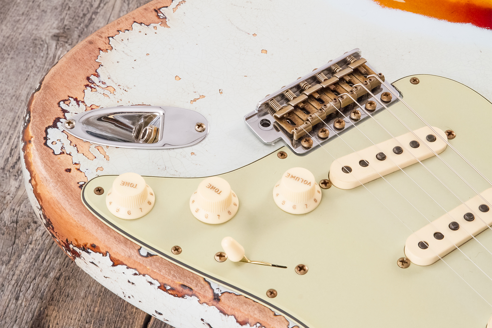 Fender Custom Shop Strat 1961 Bone Tone 3s Trem Rw #cz583129 - Super Heavy Relic Sonic Blue O. 3-color Sunburst - Guitarra eléctrica con forma de str.
