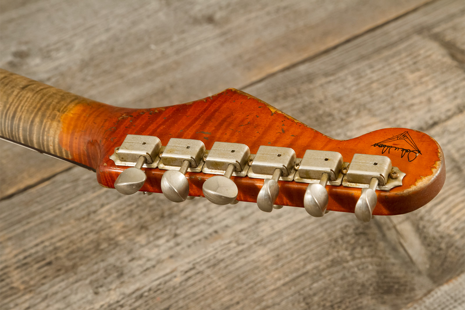 Fender Custom Shop Strat 1961 Masterbuilt D.wilson 3s Trem Rw #cz552177 - Heavy Relic 3-color Sunburst - Guitarra eléctrica con forma de str. - Variat