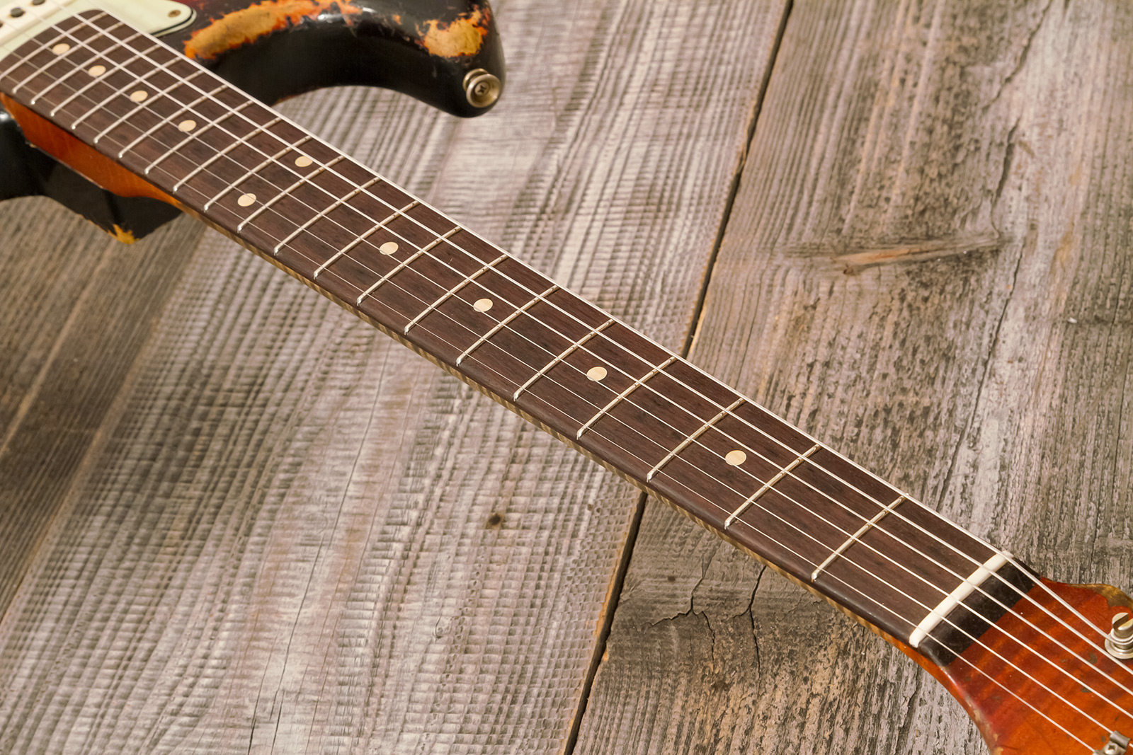 Fender Custom Shop Strat 1961 Masterbuilt D.wilson 3s Trem Rw #cz552177 - Heavy Relic 3-color Sunburst - Guitarra eléctrica con forma de str. - Variat