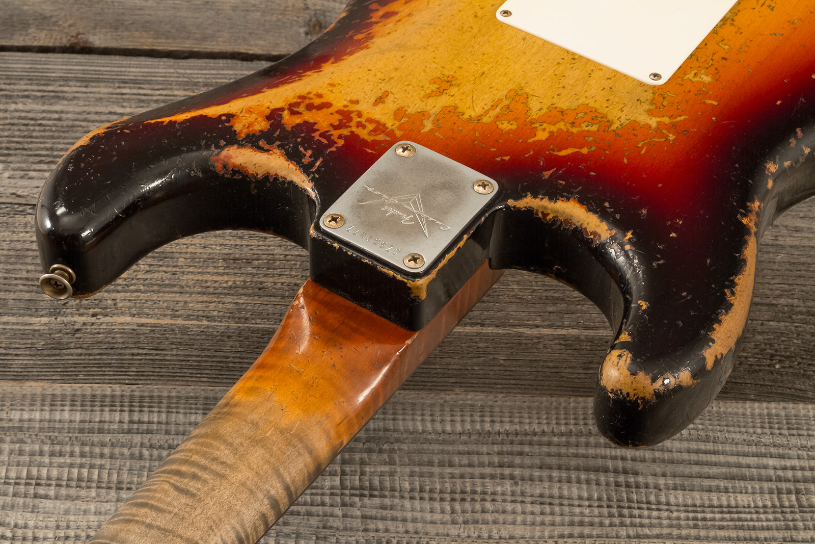 Fender Custom Shop Strat 1961 Masterbuilt D.wilson 3s Trem Rw #cz552177 - Heavy Relic 3-color Sunburst - Guitarra eléctrica con forma de str. - Variat