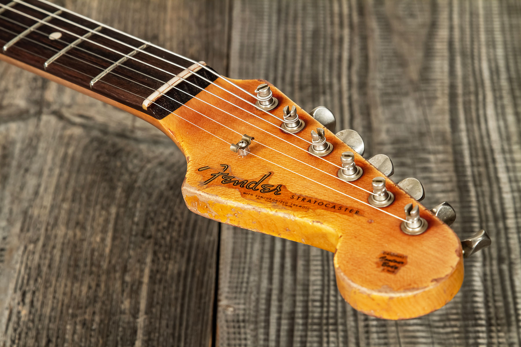 Fender Custom Shop Strat 1961 Masterbuilt K.mcmillin 3s Trem Rw #r127893 - Ultimate Relic 3-color Sunburst - Guitarra eléctrica con forma de str. - Va