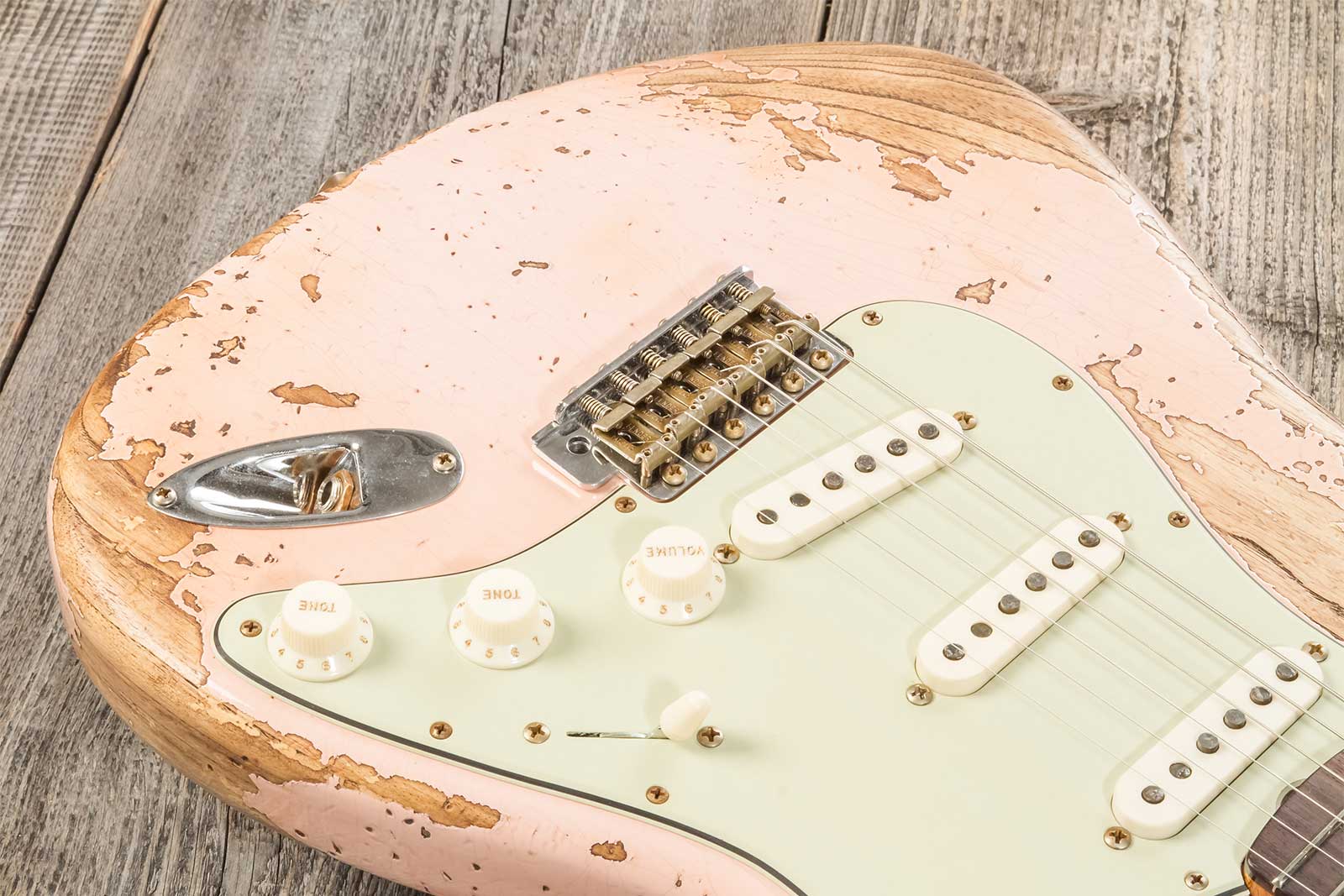 Fender Custom Shop Strat 1963 3s Trem Rw #r136150 - Super Heavy Relic Shell Pink - Guitarra eléctrica con forma de str. - Variation 4