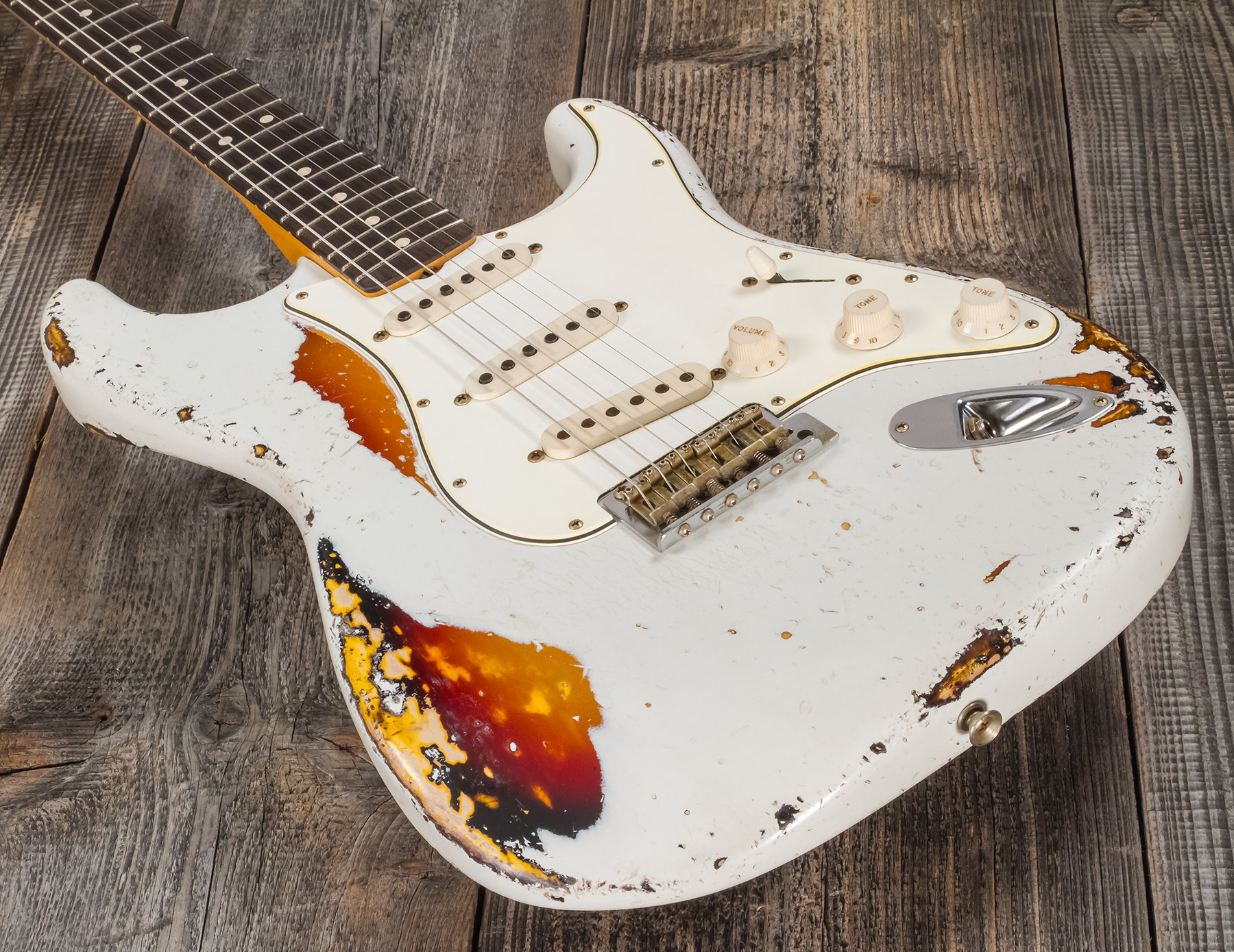 Fender Custom Shop Strat 1963 Masterbuilt K.mcmillin Bla #r117544 - Ultimate Relic Olympic White/3-color Sunburst - Guitarra eléctrica con forma de st