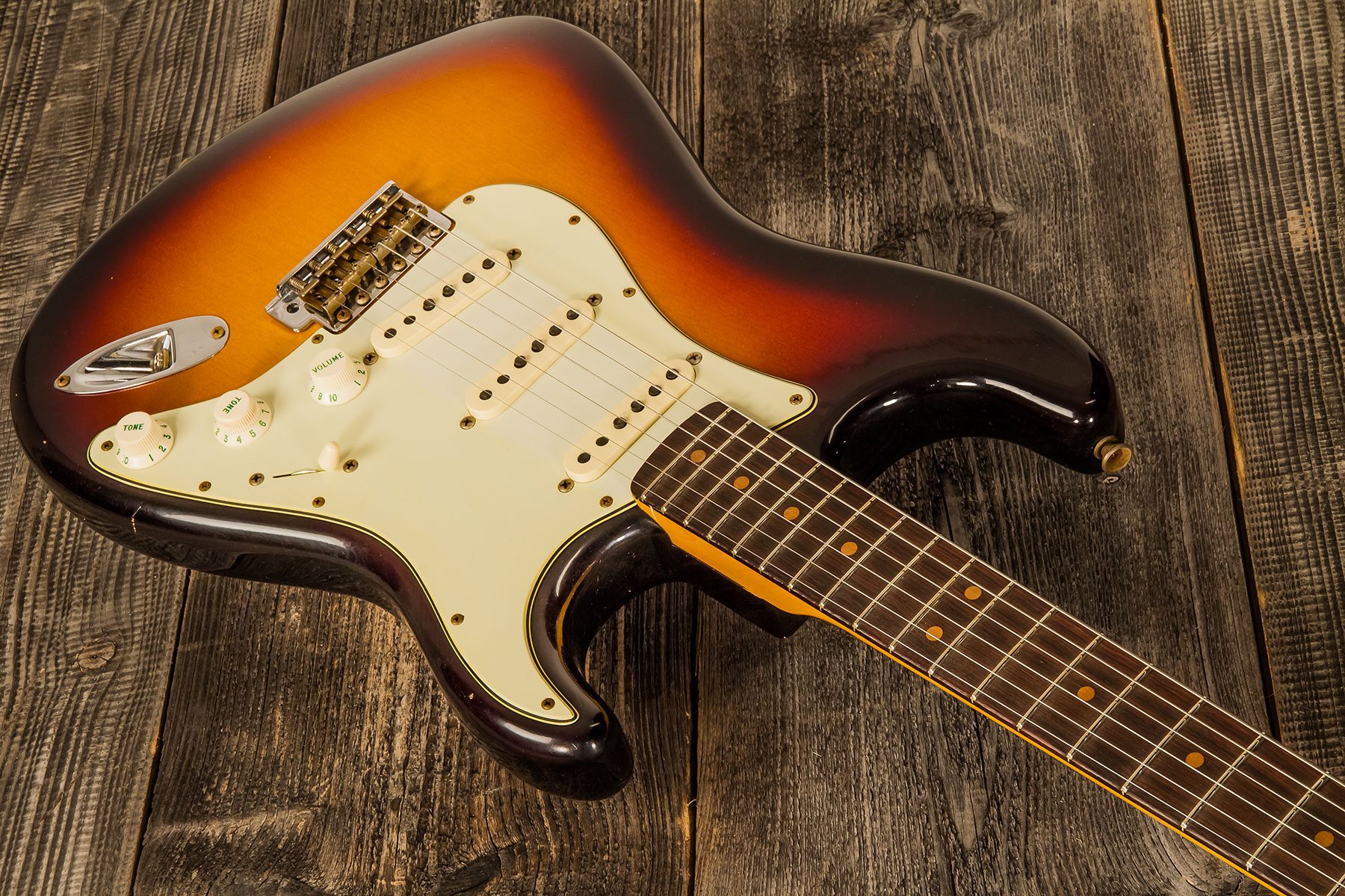 Fender Custom Shop Strat 1964 3s Trem Rw - Journeyman Relic Target 3-color Sunburst - Guitarra eléctrica con forma de str. - Variation 1