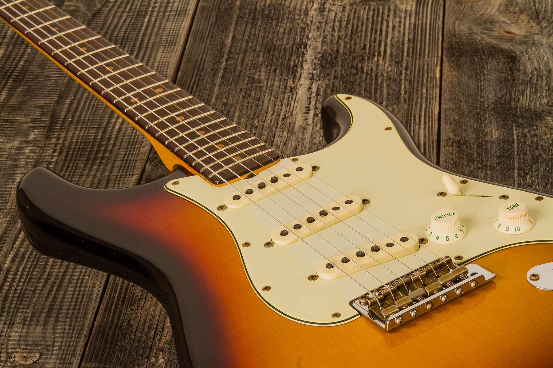 Fender Custom Shop Strat 1964 3s Trem Rw - Journeyman Relic Target 3-color Sunburst - Guitarra eléctrica con forma de str. - Variation 3