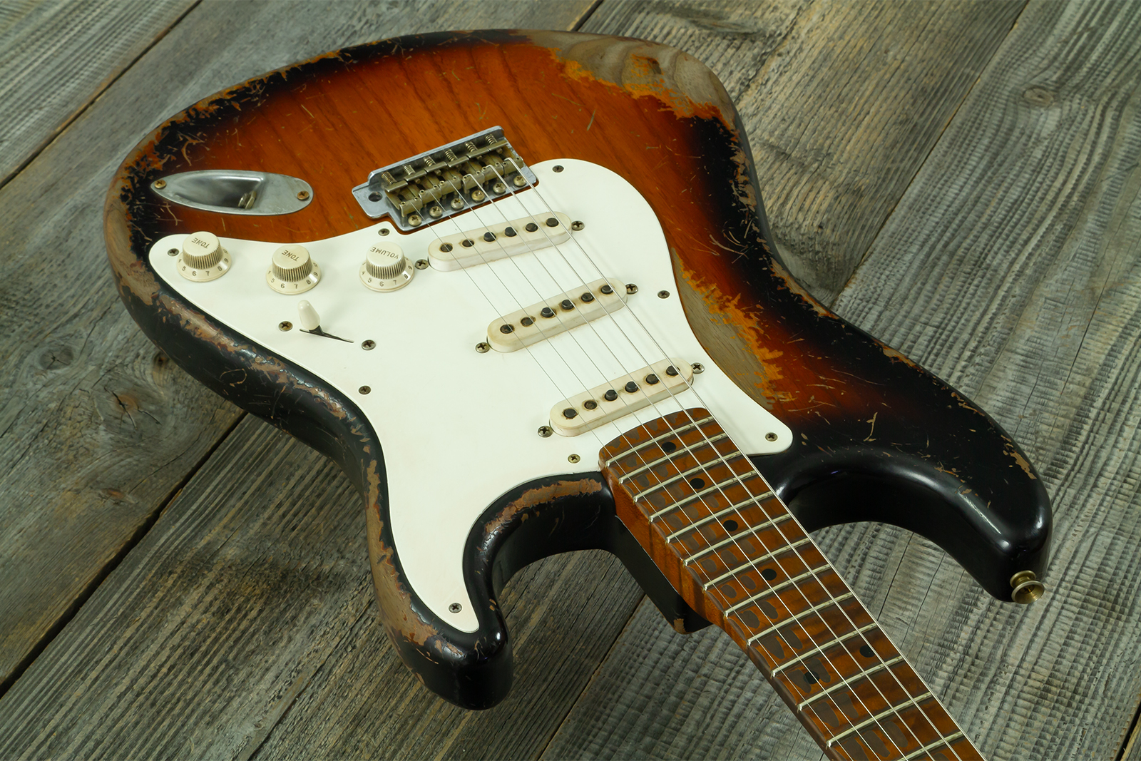 Fender Custom Shop Strat 50s Mb A.macnutt 3s Trem Rw #r132343 - Heavy Relic 2-color Sunburst - Guitarra eléctrica con forma de str. - Variation 2