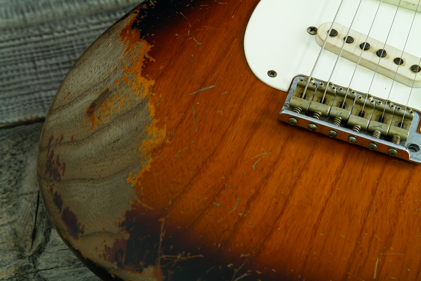 Fender Custom Shop Strat 50s Mb A.macnutt 3s Trem Rw #r132343 - Heavy Relic 2-color Sunburst - Guitarra eléctrica con forma de str. - Variation 3