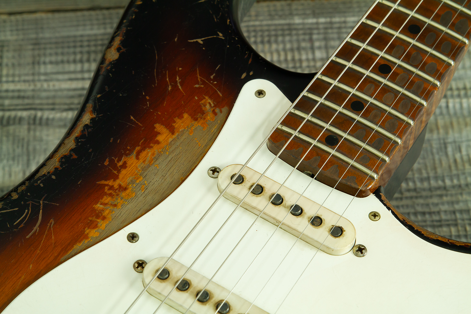 Fender Custom Shop Strat 50s Mb A.macnutt 3s Trem Rw #r132343 - Heavy Relic 2-color Sunburst - Guitarra eléctrica con forma de str. - Variation 5
