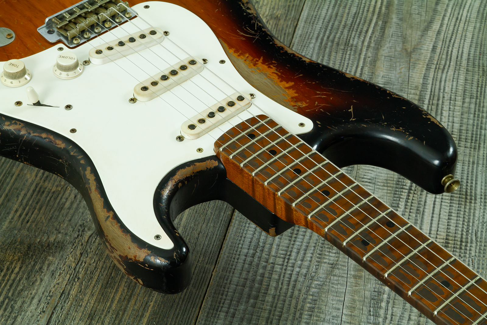 Fender Custom Shop Strat 50s Mb A.macnutt 3s Trem Rw #r132343 - Heavy Relic 2-color Sunburst - Guitarra eléctrica con forma de str. - Variation 7