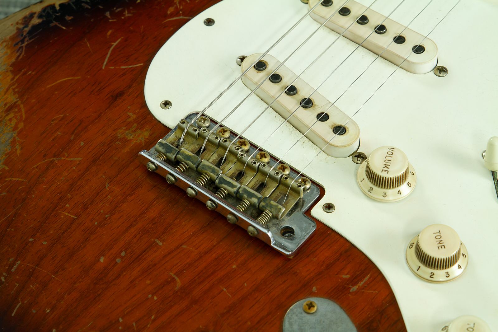 Fender Custom Shop Strat Late 1959 Mb A.macnutt 3s Trem Rw #r147577 - Heavy Relic 2-color Sunburst - Guitarra eléctrica con forma de str. - Variation 
