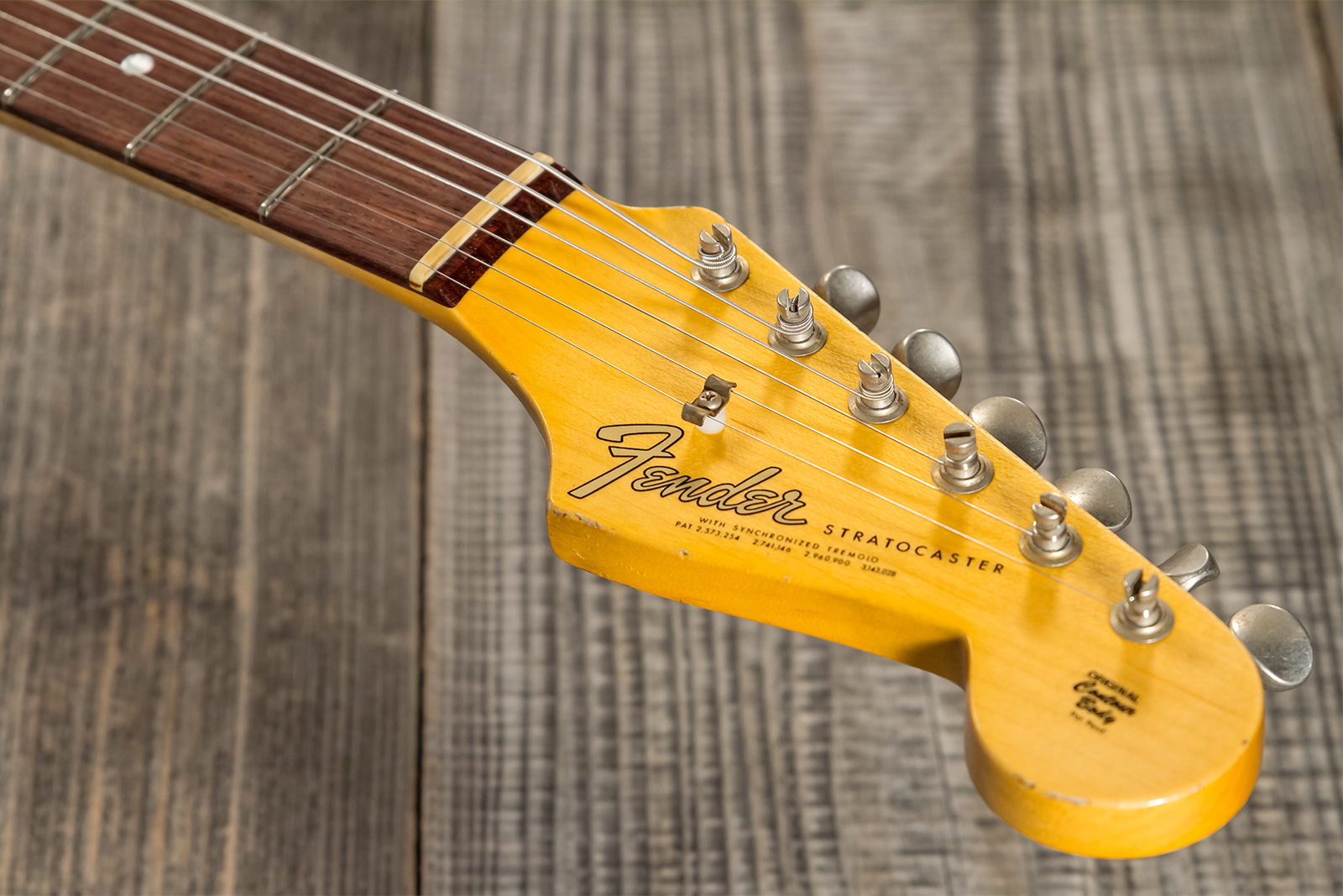 Fender Custom Shop Strat Late 1964 3s Trem Rw #cz568395 - Relic Aged Fiesta Red - Guitarra eléctrica con forma de str. - Variation 7