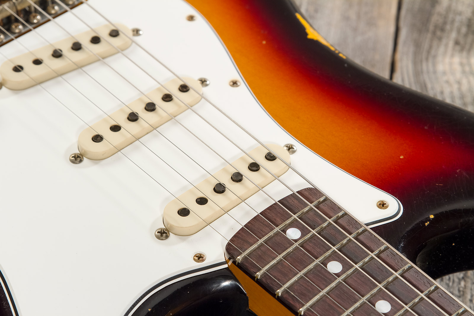 Fender Custom Shop Strat Late 1964 3s Trem Rw #cz569925 - Relic Target 3-color Sunburst - Guitarra eléctrica con forma de str. - Variation 4