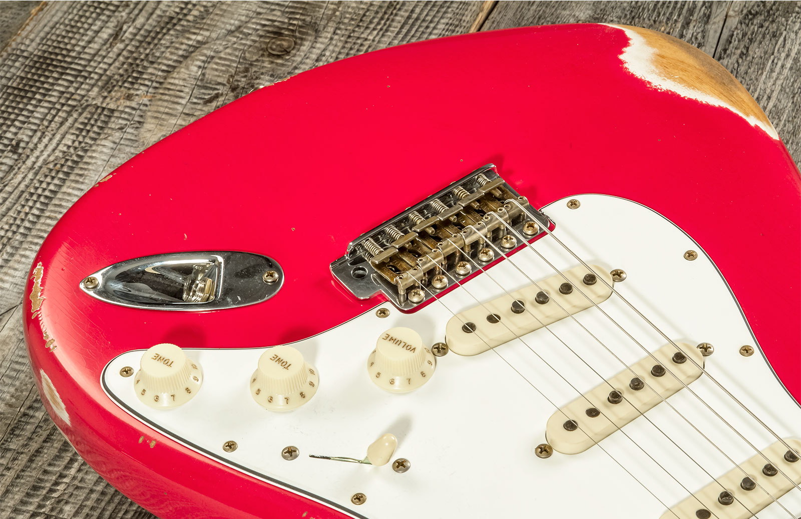 Fender Custom Shop Strat Late 1964 Trem 3s Rw #cz575557 - Relic Aged Fiesta Red - Guitarra eléctrica con forma de str. - Variation 2